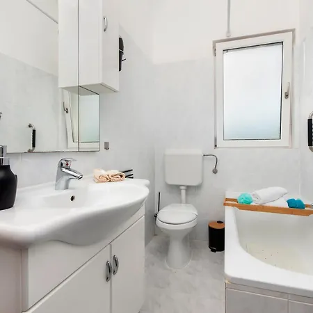 Nevera Adults Only Rovigno